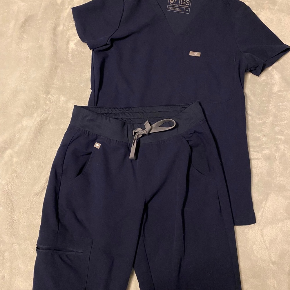 Figs women’s scrub set navy